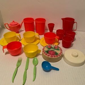 Lot of Vintage Plastic Kitchen/Food Accessories